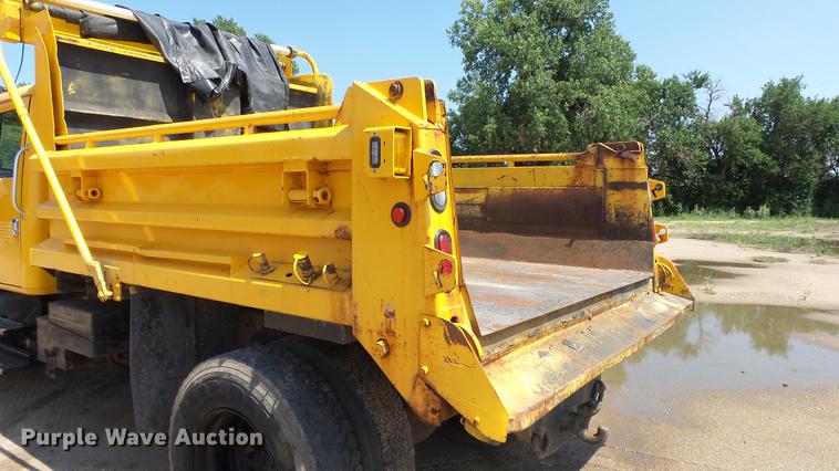 image for item ET9345 2002 International 4900 Crew Cab dump truck