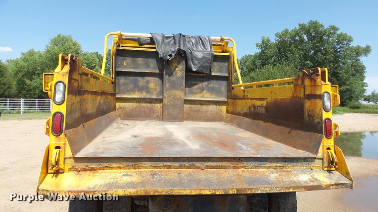 image for item ET9345 2002 International 4900 Crew Cab dump truck