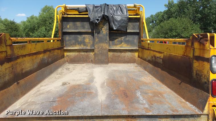 image for item ET9345 2002 International 4900 Crew Cab dump truck