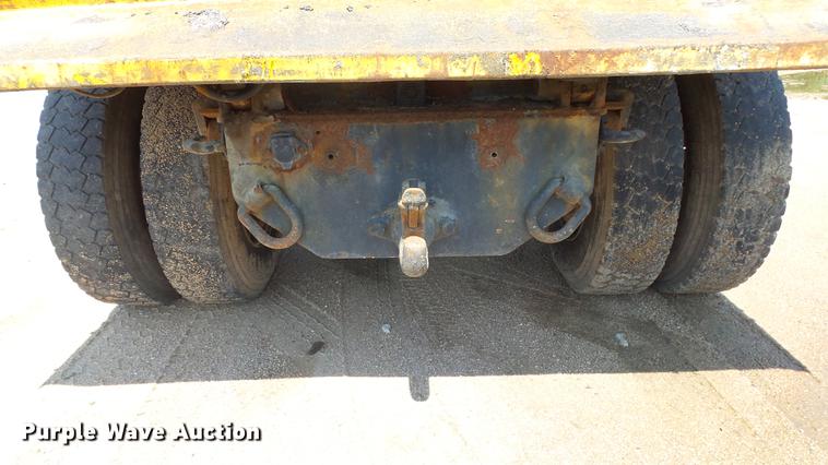 image for item ET9345 2002 International 4900 Crew Cab dump truck