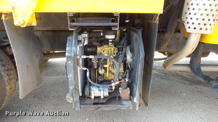 image for item ET9345 2002 International 4900 Crew Cab dump truck