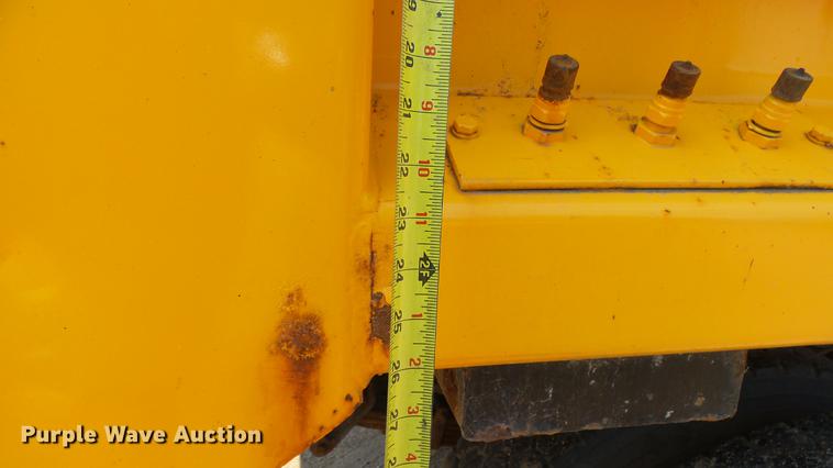 image for item ET9345 2002 International 4900 Crew Cab dump truck