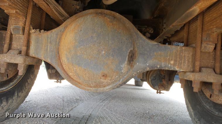 image for item ET9345 2002 International 4900 Crew Cab dump truck