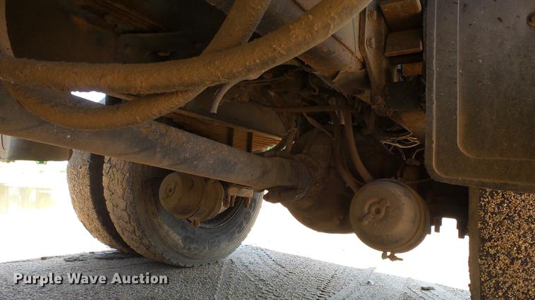 image for item ET9345 2002 International 4900 Crew Cab dump truck