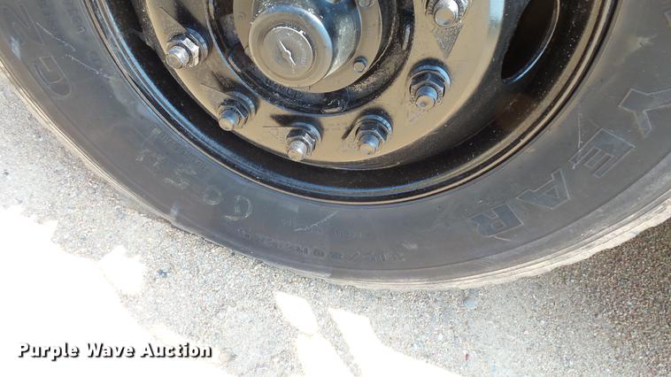 image for item ET9345 2002 International 4900 Crew Cab dump truck