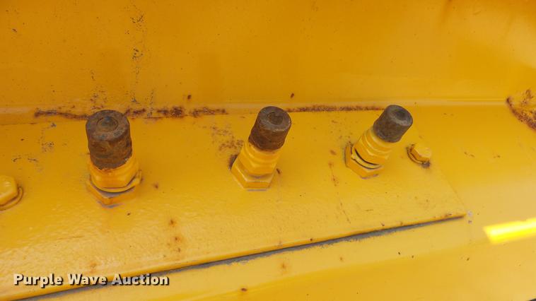 image for item ET9345 2002 International 4900 Crew Cab dump truck