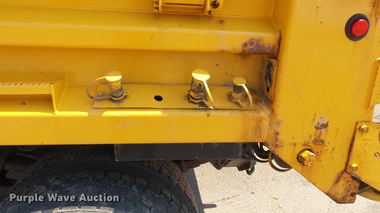 image for item ET9345 2002 International 4900 Crew Cab dump truck