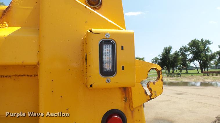 image for item ET9345 2002 International 4900 Crew Cab dump truck