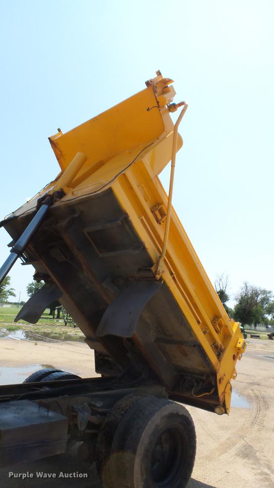 image for item ET9345 2002 International 4900 Crew Cab dump truck