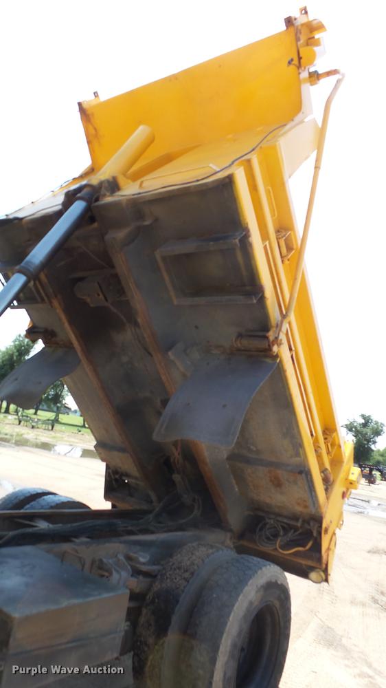 image for item ET9345 2002 International 4900 Crew Cab dump truck