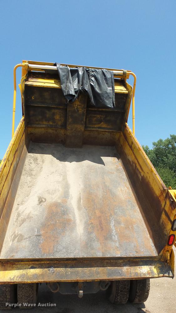 image for item ET9345 2002 International 4900 Crew Cab dump truck