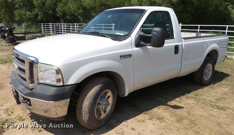 image for item ET9346 2006 Ford F250 Super Duty pickup truck