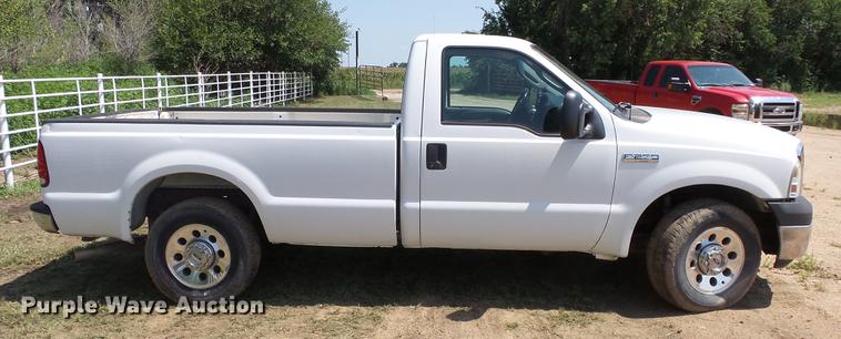 image for item ET9346 2006 Ford F250 Super Duty pickup truck