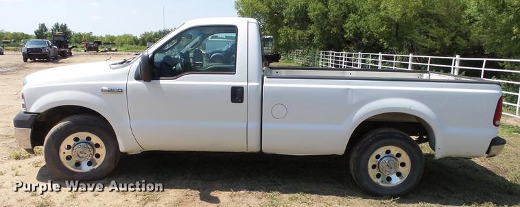 image for item ET9346 2006 Ford F250 Super Duty pickup truck
