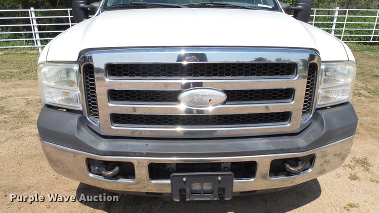 image for item ET9346 2006 Ford F250 Super Duty pickup truck