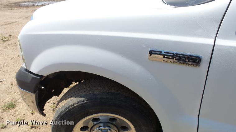 image for item ET9346 2006 Ford F250 Super Duty pickup truck