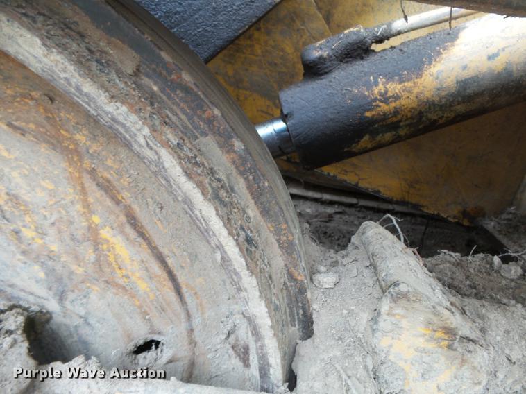 image for item DB7084 2001 John Deere 555G Series IV track loader