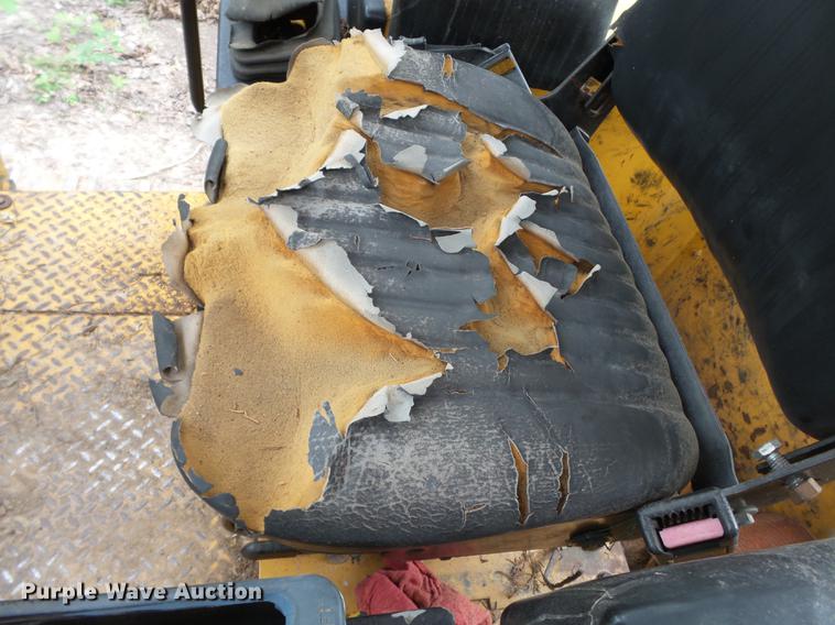 image for item DB7084 2001 John Deere 555G Series IV track loader