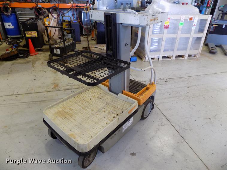 image for item DB8668 2013 Crown WAV50-118 vertical lift