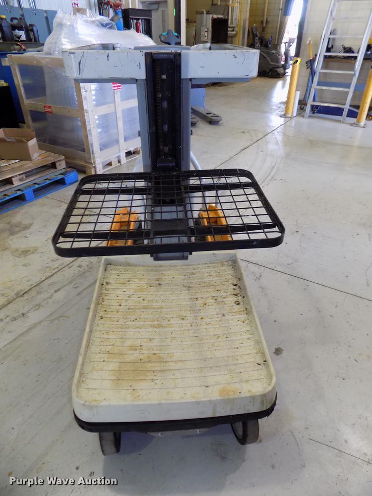 image for item DB8668 2013 Crown WAV50-118 vertical lift