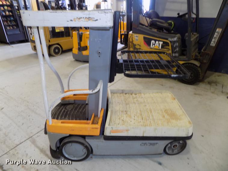 image for item DB8668 2013 Crown WAV50-118 vertical lift