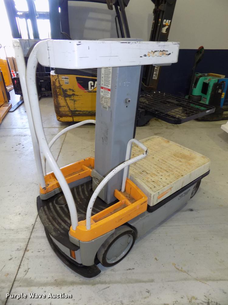 image for item DB8668 2013 Crown WAV50-118 vertical lift