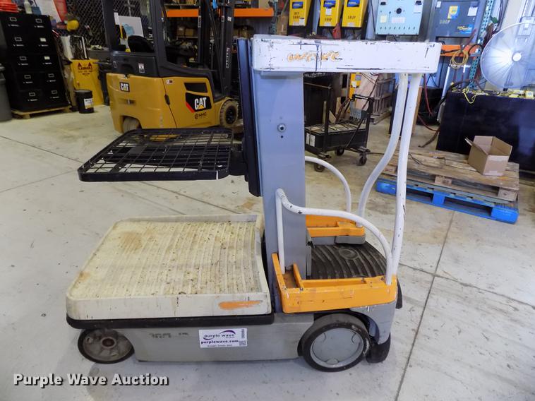 image for item DB8668 2013 Crown WAV50-118 vertical lift