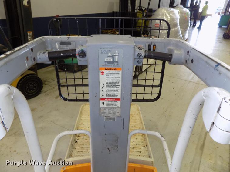 image for item DB8668 2013 Crown WAV50-118 vertical lift