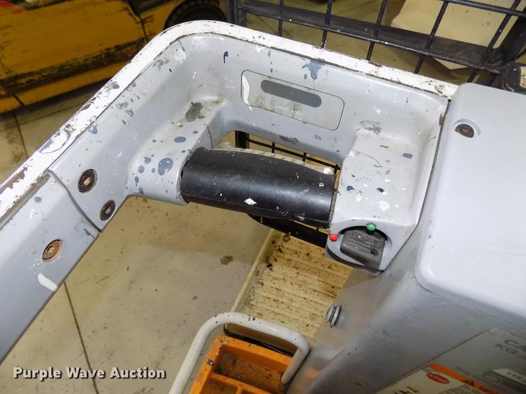 image for item DB8668 2013 Crown WAV50-118 vertical lift