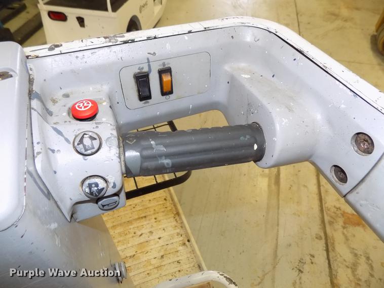 image for item DB8668 2013 Crown WAV50-118 vertical lift