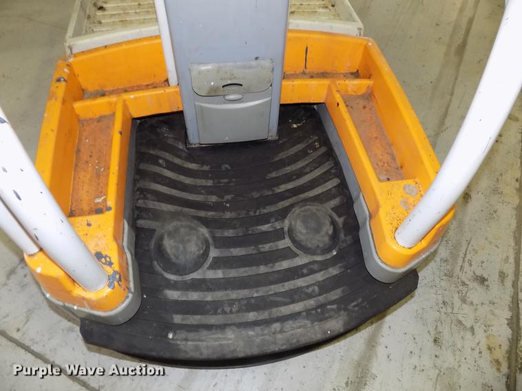 image for item DB8668 2013 Crown WAV50-118 vertical lift