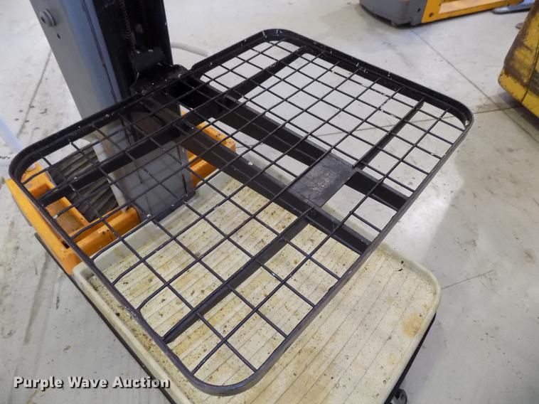 image for item DB8668 2013 Crown WAV50-118 vertical lift