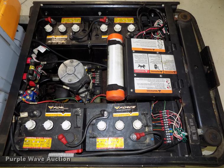 image for item DB8668 2013 Crown WAV50-118 vertical lift