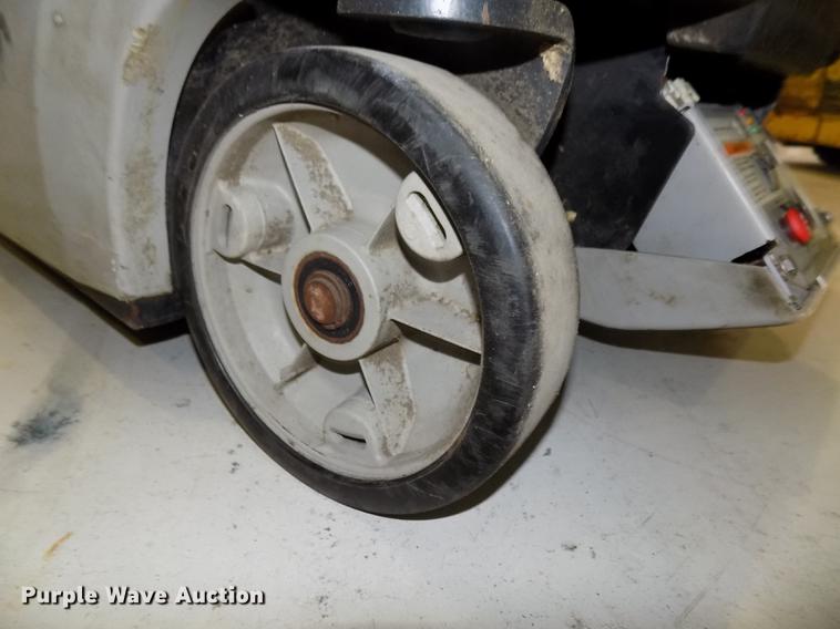 image for item DB8668 2013 Crown WAV50-118 vertical lift