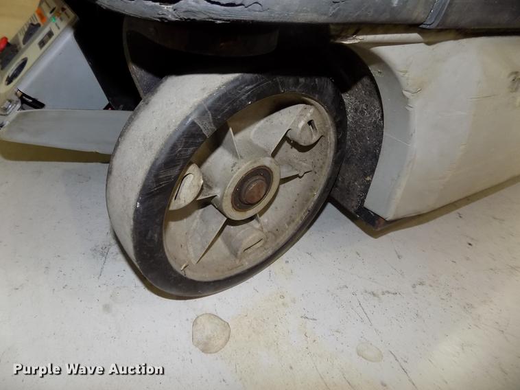 image for item DB8668 2013 Crown WAV50-118 vertical lift