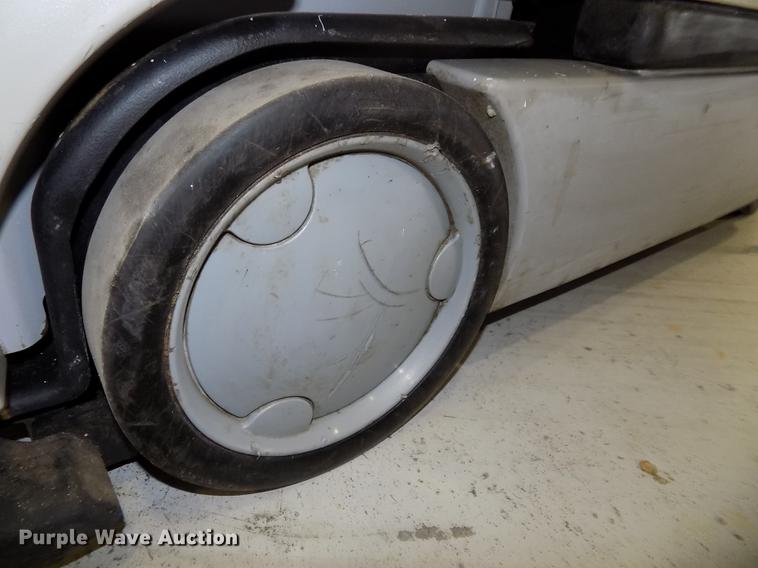 image for item DB8668 2013 Crown WAV50-118 vertical lift