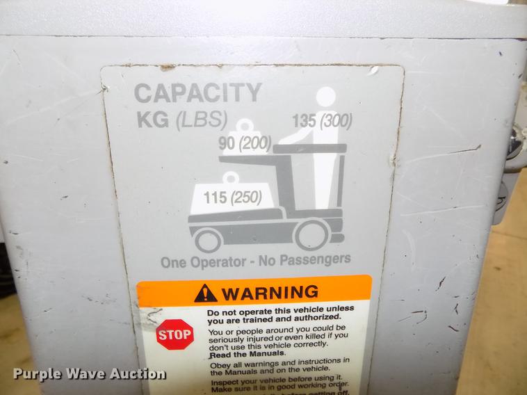 image for item DB8668 2013 Crown WAV50-118 vertical lift