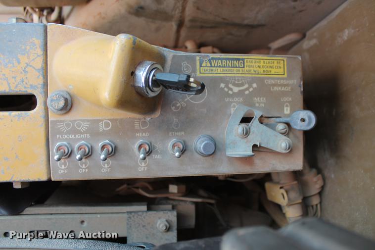 image for item DD5242 1989 Caterpillar 120G motor grader