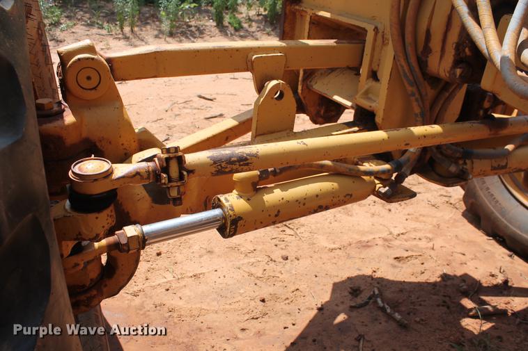 image for item DD5242 1989 Caterpillar 120G motor grader