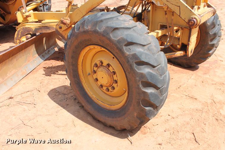 image for item DD5242 1989 Caterpillar 120G motor grader