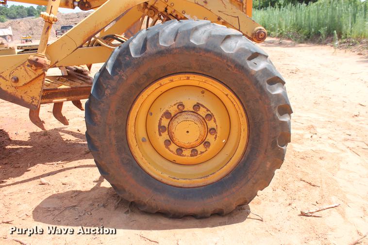 image for item DD5242 1989 Caterpillar 120G motor grader