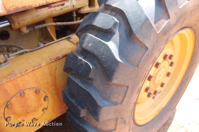 image for item DD5242 1989 Caterpillar 120G motor grader