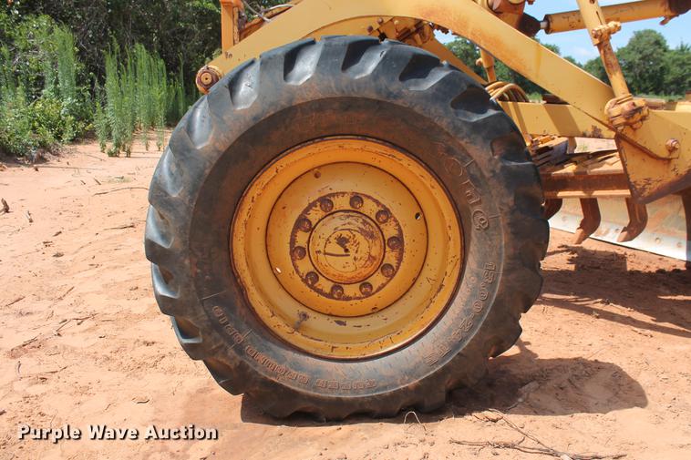 image for item DD5242 1989 Caterpillar 120G motor grader