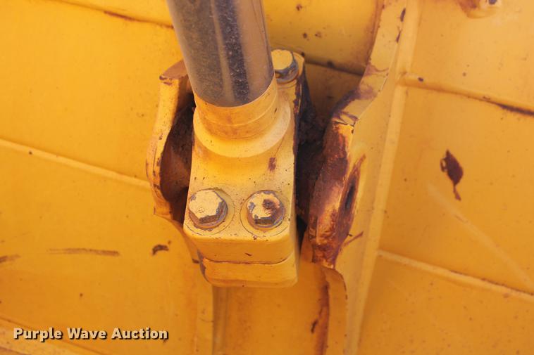 image for item DD5244 2013 Komatsu D65EX-17 dozer