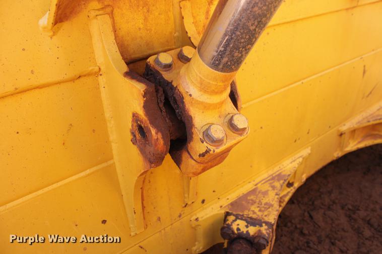 image for item DD5244 2013 Komatsu D65EX-17 dozer