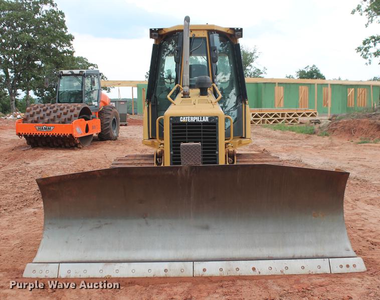 image for item DD5246 2006 Caterpillar D5G LGP dozer