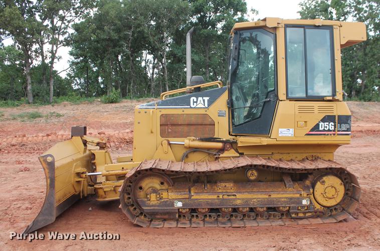 image for item DD5246 2006 Caterpillar D5G LGP dozer