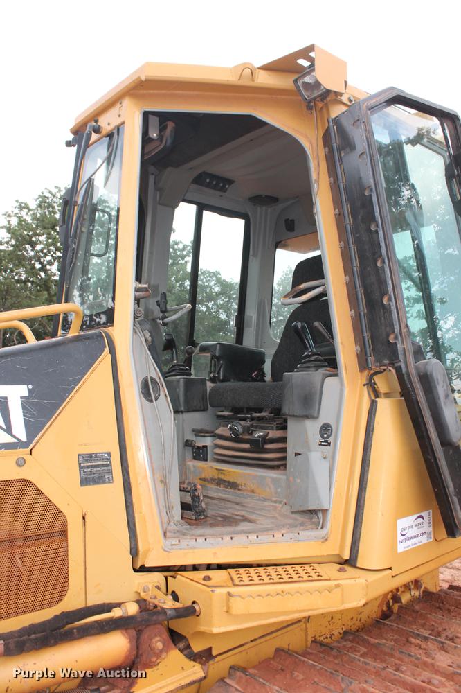 image for item DD5246 2006 Caterpillar D5G LGP dozer