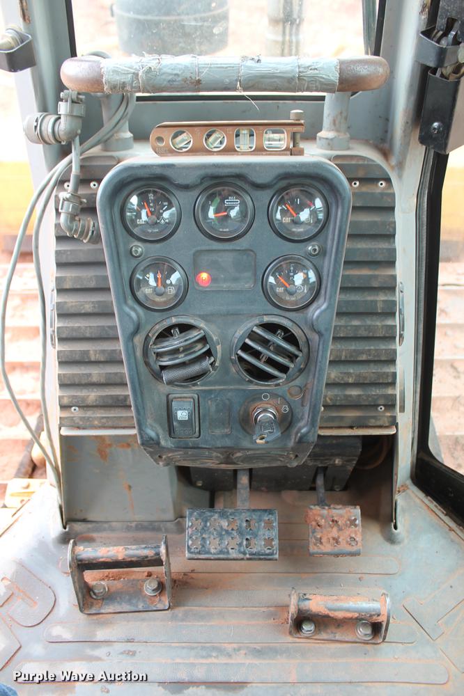 image for item DD5246 2006 Caterpillar D5G LGP dozer