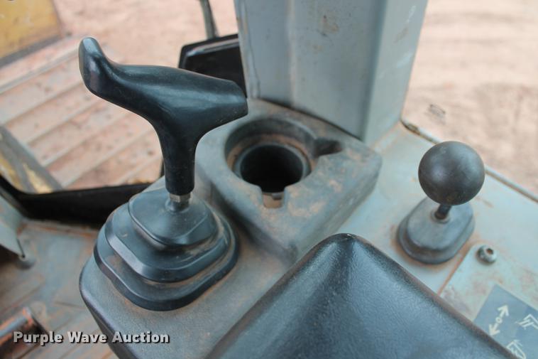 image for item DD5246 2006 Caterpillar D5G LGP dozer